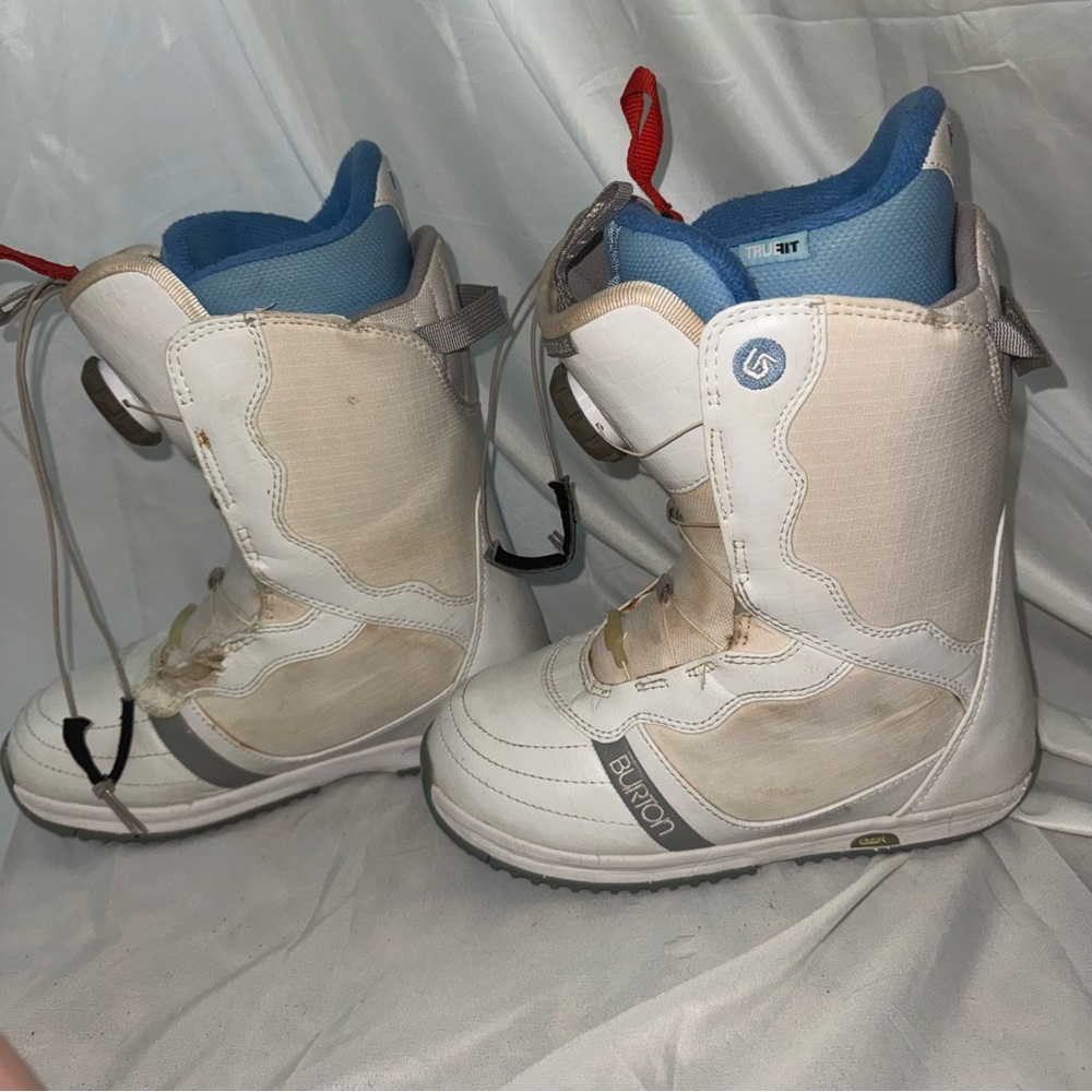 Burton Women’s Snowboarding Boots - Picture 3 of 8